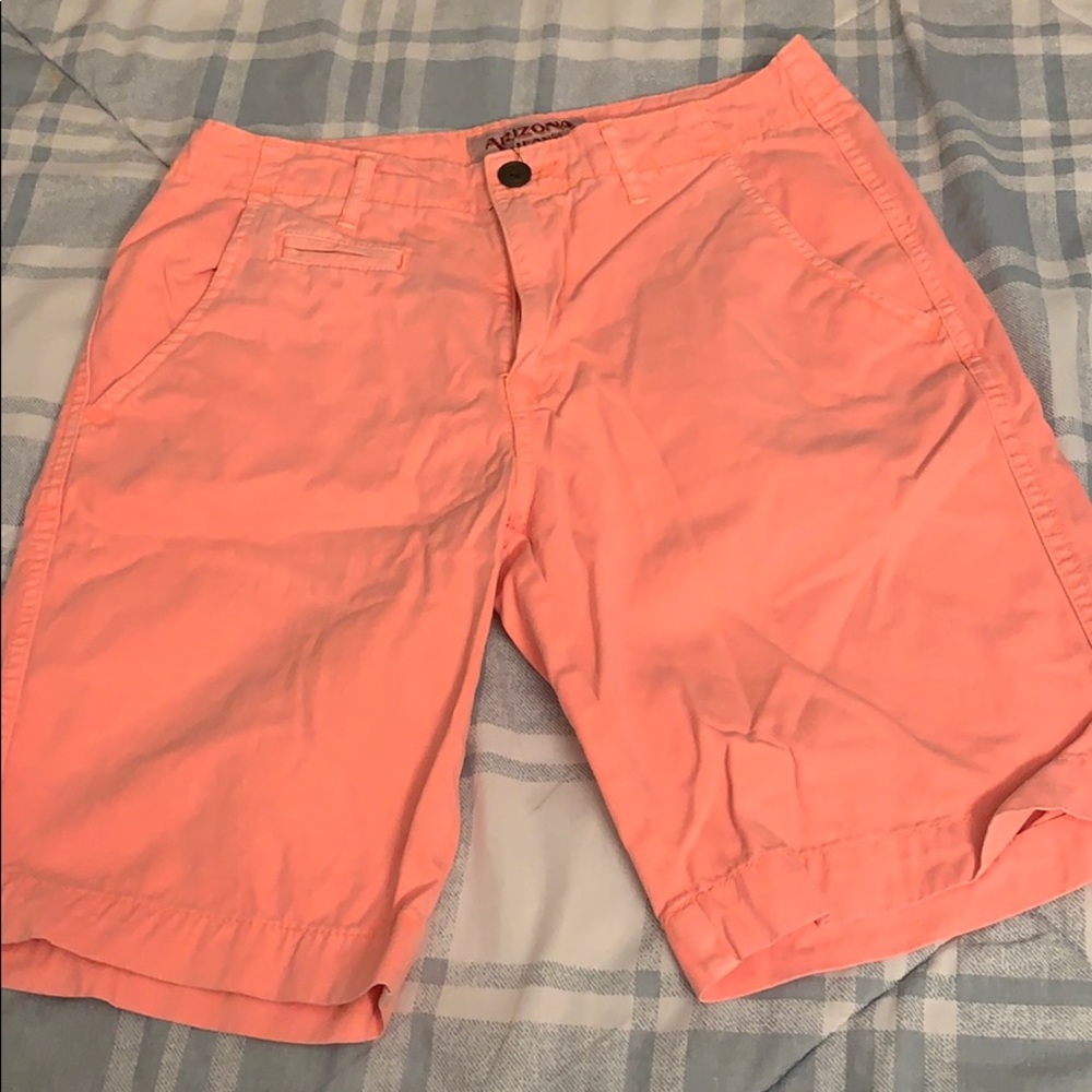 Men’s Arizona brand peach colored shorts. Size 28